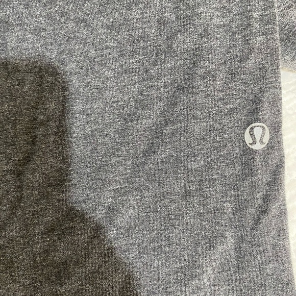 Lululemon High Waist “hook my eye” - Picture 3 of 5